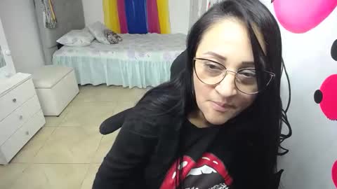 Snapshot of amelia_rizo chatting on 11-24-25, 03:39 Amelia online show from 11-24-25, 03:39