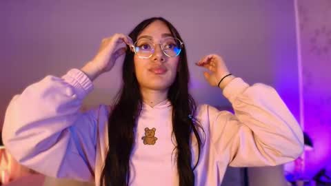 Snapshot of ameliaa_moon_ chatting on 10-16-25, 12:06 lia online show from 10-16-25, 12:06