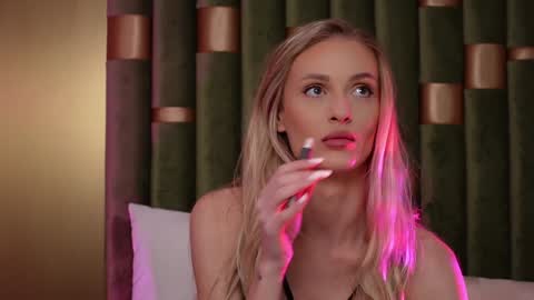 Amelia online show from 01-16-25, 06:14