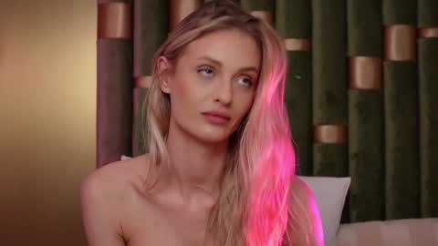 Amelia online show from 01-16-25, 09:16