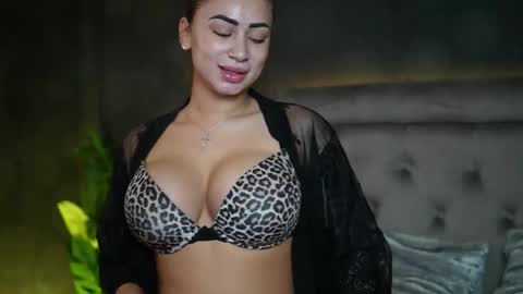  Amelia  online show from 11-17-25, 08:58