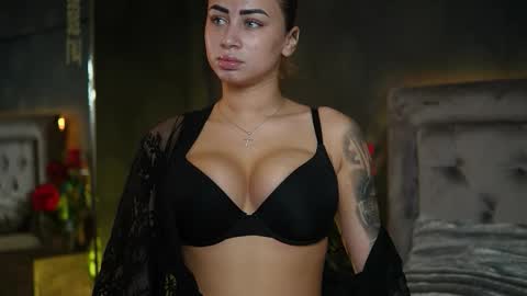  Amelia  online show from 11-18-25, 10:36