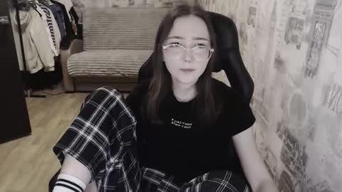 Snapshot of ameliakamishiro chatting on 01-08-25, 02:14 Amelia online show from 01-08-25, 02:14