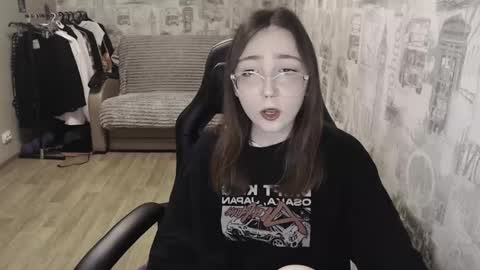 Snapshot of ameliakamishiro chatting on 01-17-25, 03:32 Amelia online show from 01-17-25, 03:32