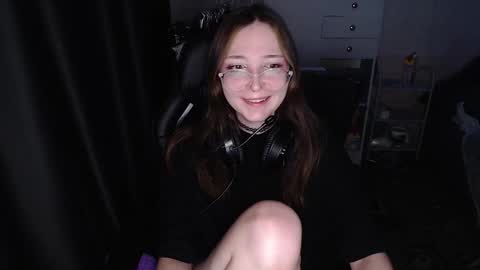 Snapshot of ameliakamishiro chatting on 12-20-25, 04:47 Amelia online show from 12-20-25, 04:47