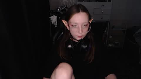 Snapshot of ameliakamishiro chatting on 12-21-25, 09:44 Amelia online show from 12-21-25, 09:44