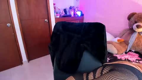 Snapshot of ameliamedina chatting on 09-17-25, 06:15 I am Ame  Nice to meet you   online show from 09-17-25, 06:15