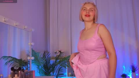 Snapshot of ameliawells chatting on 10-16-25, 04:57  Amelia  online show from 10-16-25, 04:57