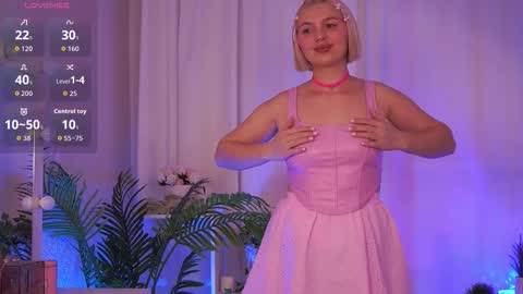 Snapshot of ameliawells chatting on 10-17-25, 05:10  Amelia  online show from 10-17-25, 05:10
