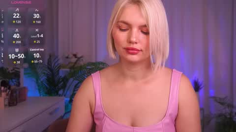 Snapshot of ameliawells chatting on 10-20-25, 05:19  Amelia  online show from 10-20-25, 05:19