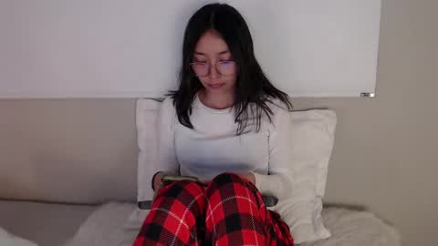 Snapshot of amelie_bss chatting on 02-26-25, 08:22 Amelie online show from 02-26-25, 08:22