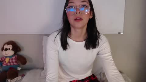 Snapshot of amelie_bss chatting on 02-26-25, 11:26 Amelie online show from 02-26-25, 11:26