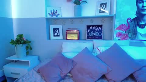 Snapshot of amelie_bss chatting on 02-27-25, 02:21 Amelie online show from 02-27-25, 02:21