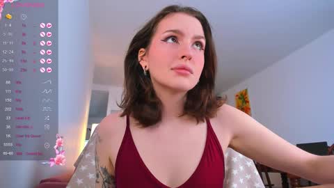 Snapshot of ameliefiry chatting on 09-19-25, 09:00 Amelie online show from 09-19-25, 09:00