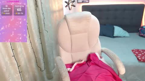 Amelie  online show from 11-01-25, 04:42