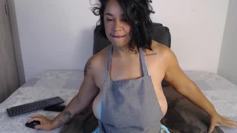 Snapshot of ameliponce chatting on 11-04-25, 01:21 Amelia online show from 11-04-25, 01:21