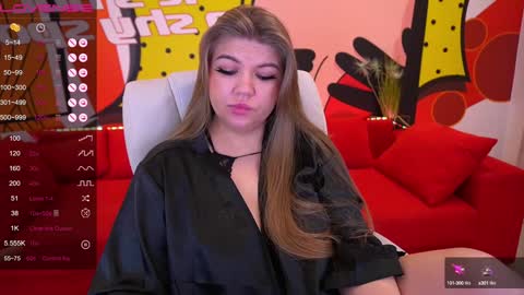 Snapshot of amellywhite chatting on 01-05-25, 11:26 Alina online show from 01-05-25, 11:26