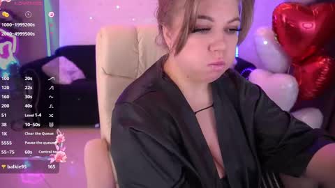 Snapshot of amellywhite chatting on 02-15-25, 04:36 Alina online show from 02-15-25, 04:36
