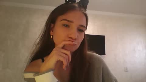 Snapshot of amethystnight_ chatting on 09-22-25, 09:22 Julia  online show from 09-22-25, 09:22