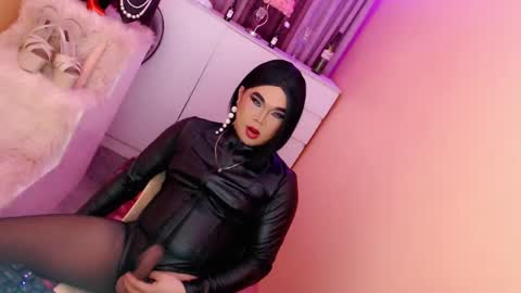 Queen Mireska online show from 01-14-25, 01:17