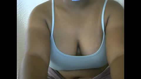 Snapshot of amichouu chatting on 11-28-25, 08:39 amichouu online show from 11-28-25, 08:39