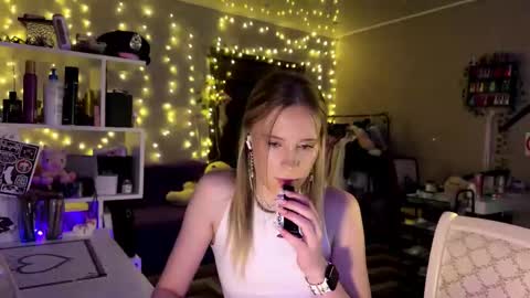 Snapshot of amily_sunray chatting on 02-25-26, 02:16 Amily online show from 02-25-26, 02:16