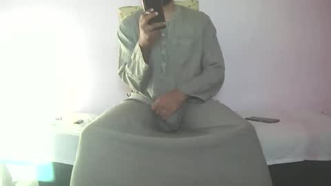 Snapshot of amir_elaraby chatting on 10-18-25, 05:21 Amir online show from 10-18-25, 05:21