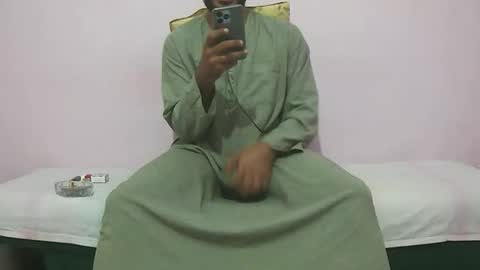 Snapshot of amir_elaraby chatting on 10-18-25, 08:20 Amir online show from 10-18-25, 08:20