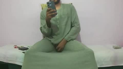 Snapshot of amir_elaraby chatting on 10-28-25, 08:55 Amir online show from 10-28-25, 08:55