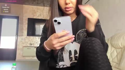 Snapshot of amirarossee chatting on 02-23-25, 08:39 Amirarossee online show from 02-23-25, 08:39