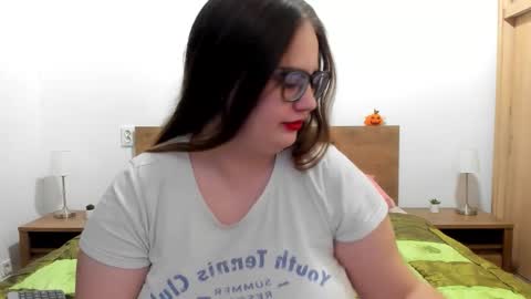 Amira Vyxen online show from 11-15-25, 09:00