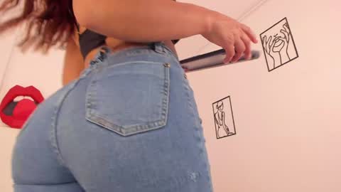 hi guys im ariani ill be off till december 1st for vacation if u want u can add me on snapchat by bio and talk or play there online show from 02-04-25, 05:01