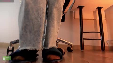 Amelia online show from 10-25-25, 04:20