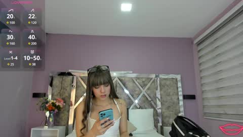 Snapshot of ammyjoness_ chatting on 01-13-25, 06:16 Ammy Jones online show from 01-13-25, 06:16