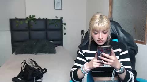 Amnesia online show from 11-22-25, 01:10