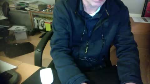 Snapshot of amor2200 chatting on 12-02-24, 07:38 Amor2200 online show from 12-02-24, 07:38