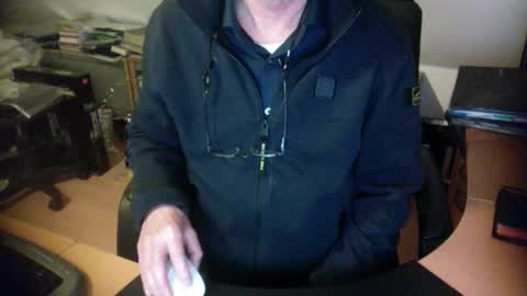 Snapshot of amor2200 chatting on 01-20-25, 07:35 Amor2200 online show from 01-20-25, 07:35