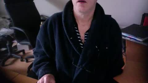 Snapshot of amor2200 chatting on 01-24-25, 10:00 Amor2200 online show from 01-24-25, 10:00