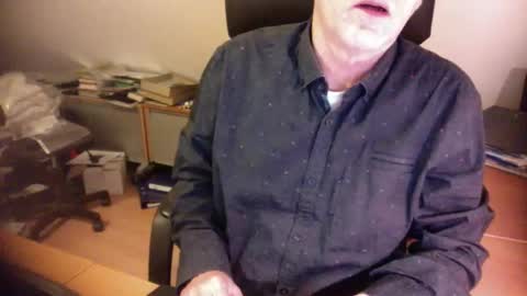 Snapshot of amor2200 chatting on 01-25-25, 08:31 Amor2200 online show from 01-25-25, 08:31