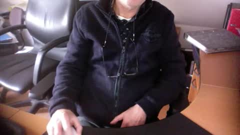 Snapshot of amor2200 chatting on 02-04-25, 10:00 Amor2200 online show from 02-04-25, 10:00