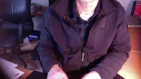 Snapshot of amor2200 chatting on 02-12-25, 03:27 Amor2200 online show from 02-12-25, 03:27