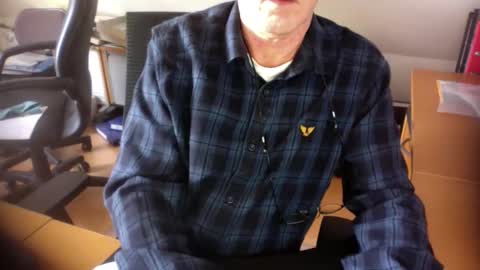 Snapshot of amor2200 chatting on 03-01-25, 03:05 Amor2200 online show from 03-01-25, 03:05