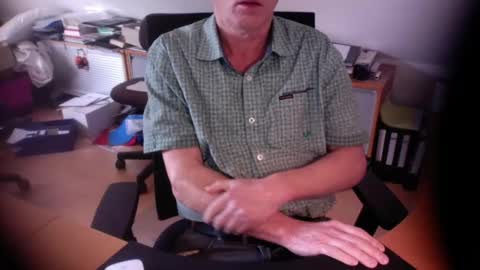 Snapshot of amor2200 chatting on 09-14-25, 03:11 Amor2200 online show from 09-14-25, 03:11