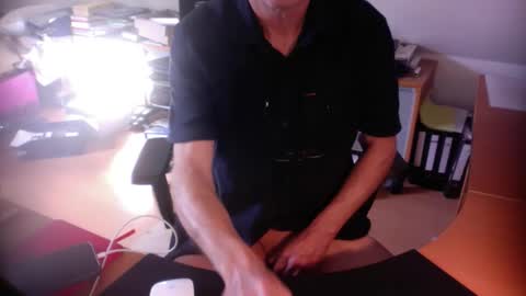 Snapshot of amor2200 chatting on 09-26-25, 09:02 Amor2200 online show from 09-26-25, 09:02