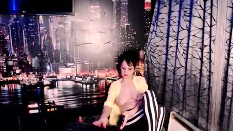 Sarah online show from 10-31-25, 06:31