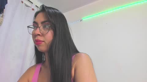 Snapshot of amy_corey chatting on 10-17-25, 02:59 Amy online show from 10-17-25, 02:59