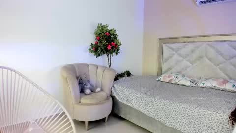 Snapshot of amy_sweetheat__ chatting on 10-23-25, 04:17 Amely online show from 10-23-25, 04:17