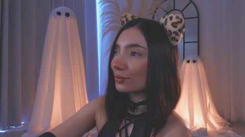 Amy Armstrong online show from 10-22-25, 03:12