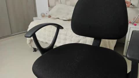 Amy Cortes online show from 10-25-25, 07:41