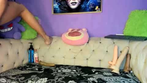 Snapshot of amydelahoz_8 chatting on 10-23-25, 02:00 Amy Kamila online show from 10-23-25, 02:00